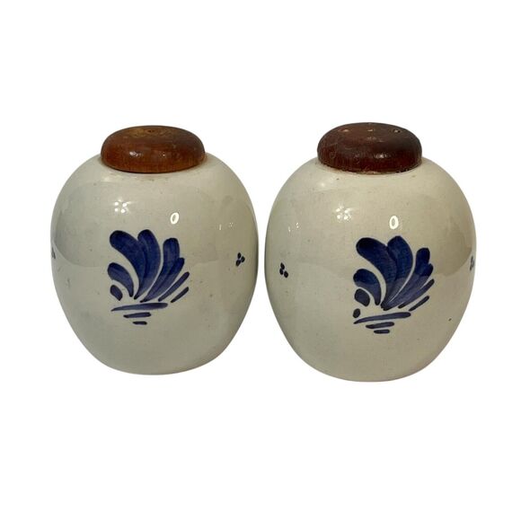 Vintage Delft Blue Salt & Pepper Shakers Holland Netherlands Flower Wood Top 2.5 - Picture 5 of 10